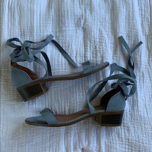 perfect blue suede sandals!